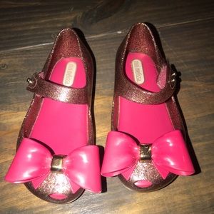 Mini Melissa with pink bow & glitter size 8
